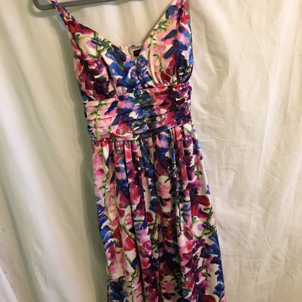 Dress - Picture 2 of 4